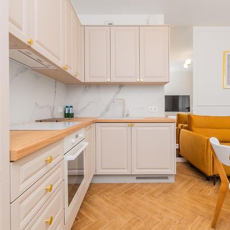Grand Apartments - Doki Living & Foodhall Гданск Екстериор снимка