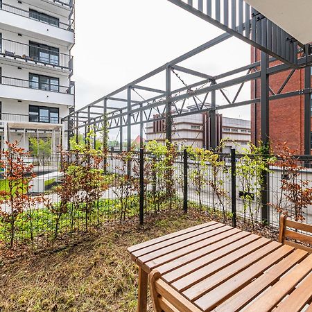 Grand Apartments - Doki Living & Foodhall Гданск Екстериор снимка
