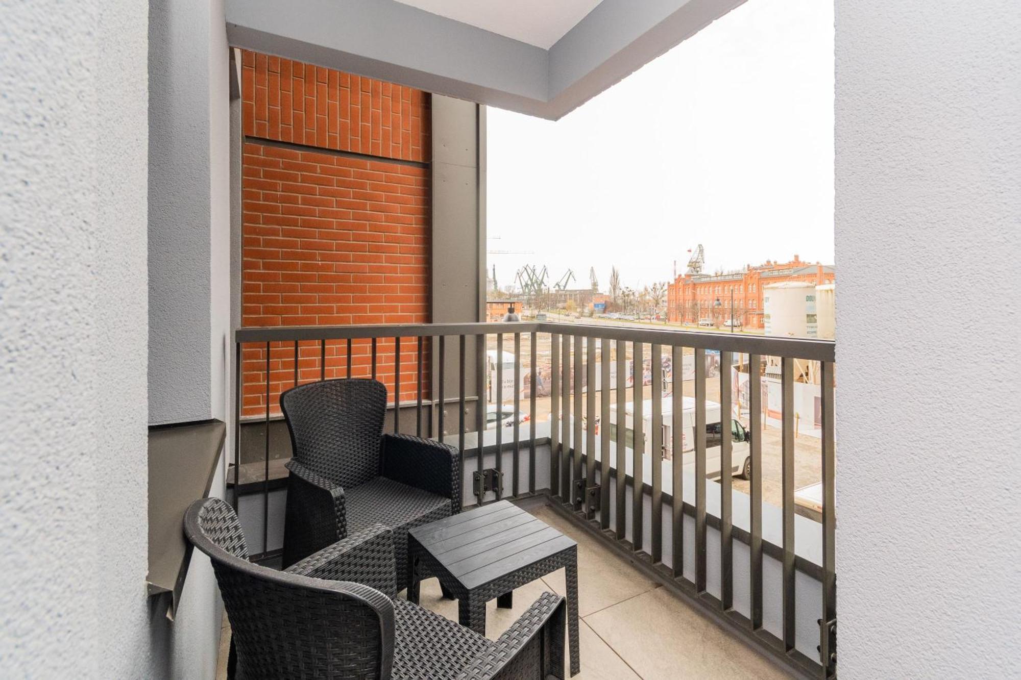 Grand Apartments - Doki Living & Foodhall Гданск Екстериор снимка