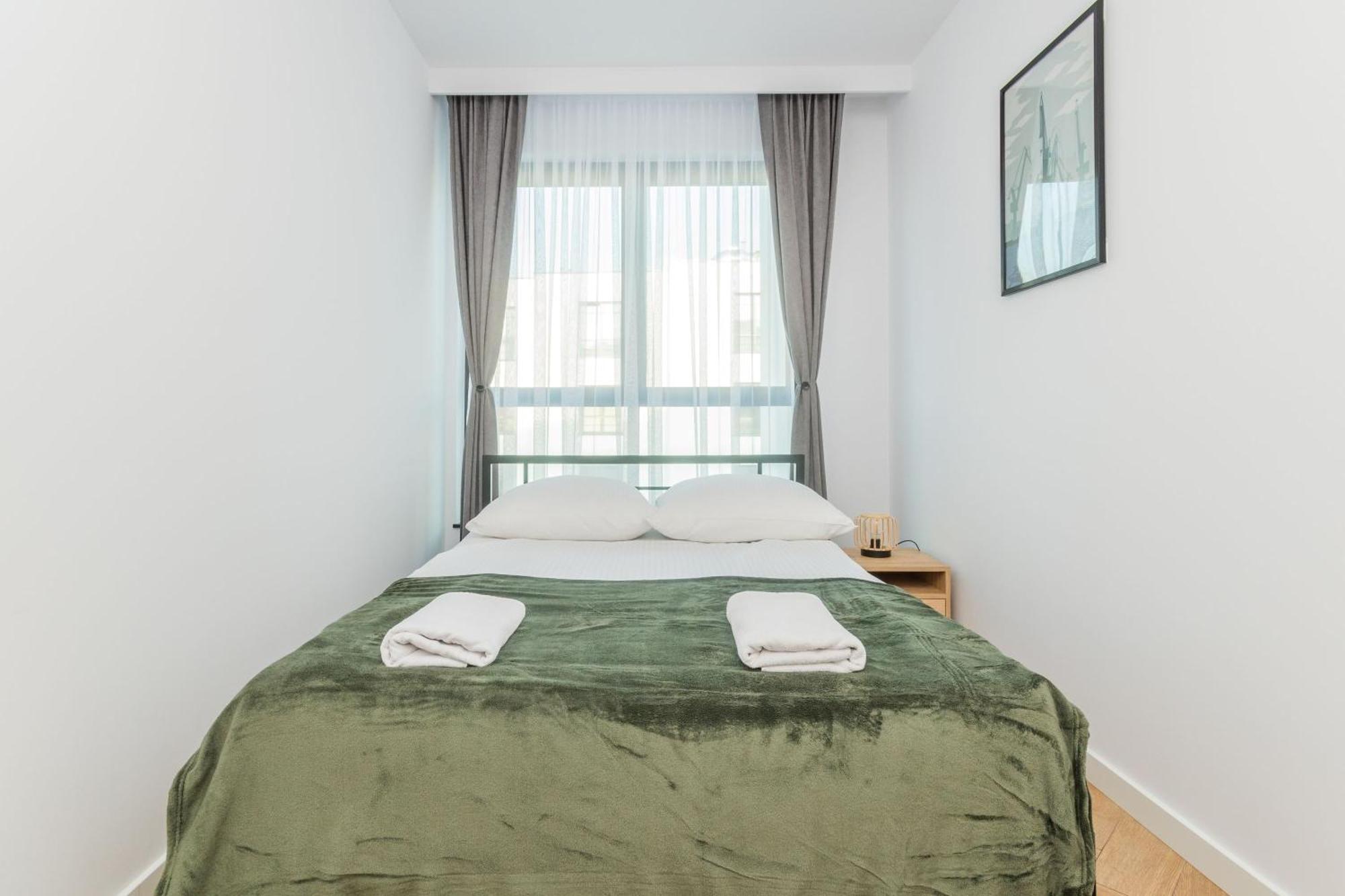 Grand Apartments - Doki Living & Foodhall Гданск Екстериор снимка