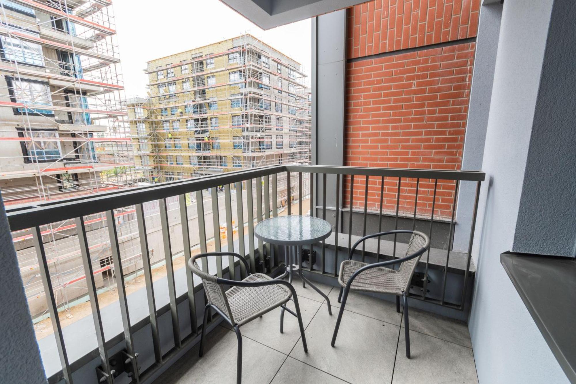 Grand Apartments - Doki Living & Foodhall Гданск Екстериор снимка