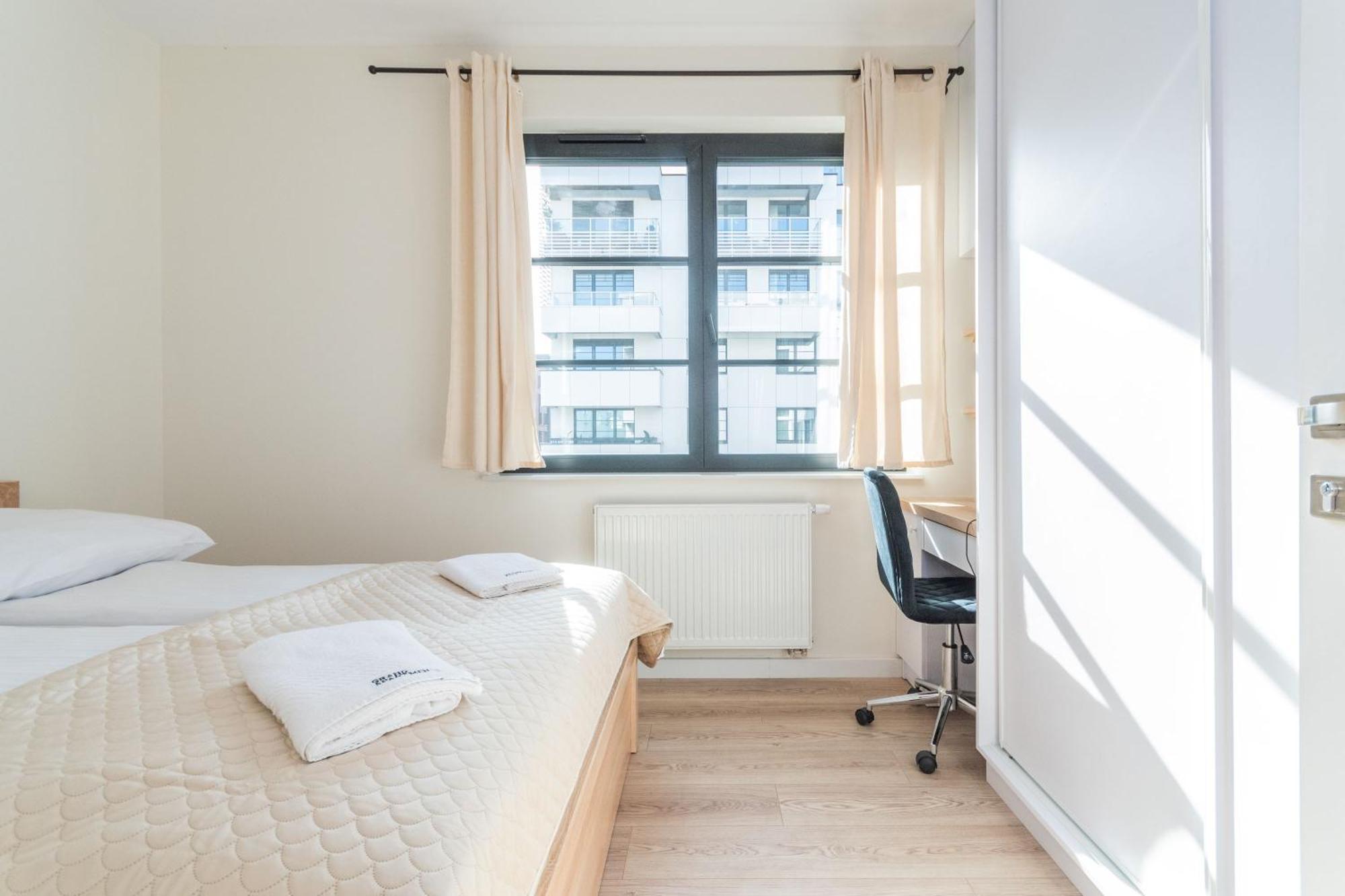 Grand Apartments - Doki Living & Foodhall Гданск Екстериор снимка