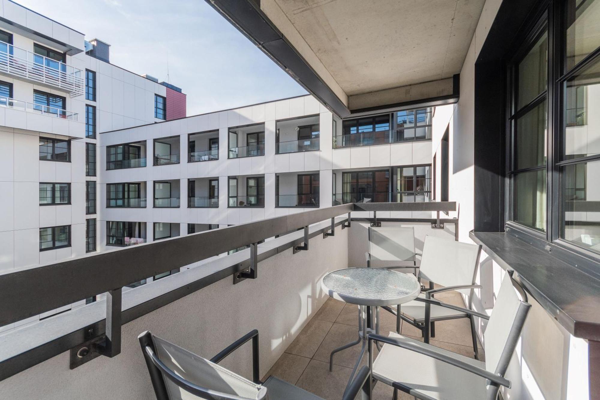 Grand Apartments - Doki Living & Foodhall Гданск Екстериор снимка