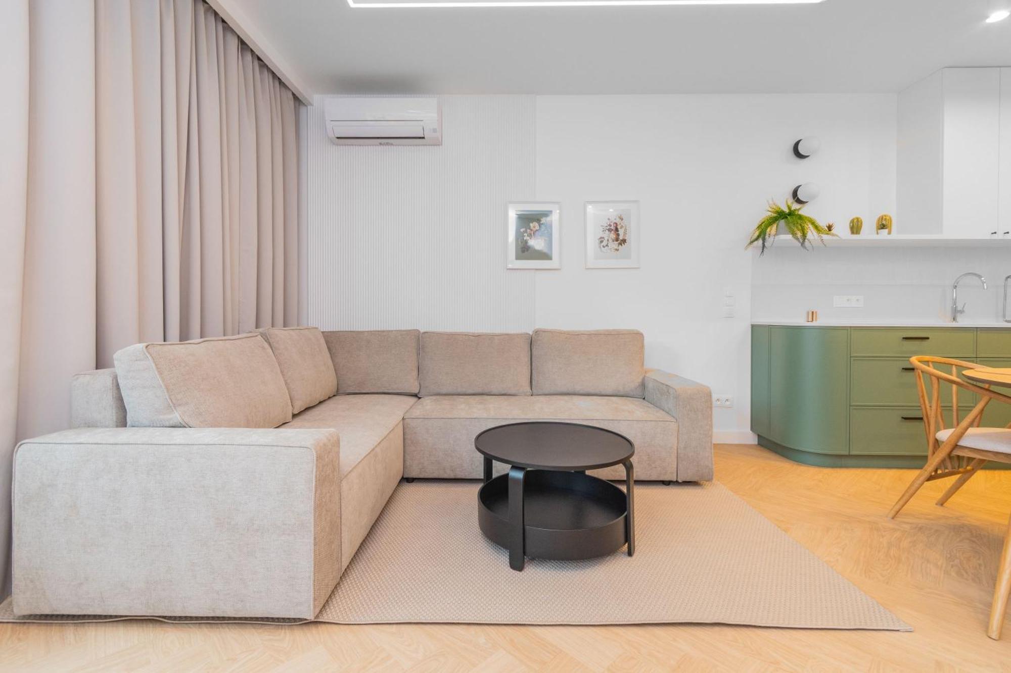 Grand Apartments - Doki Living & Foodhall Гданск Екстериор снимка