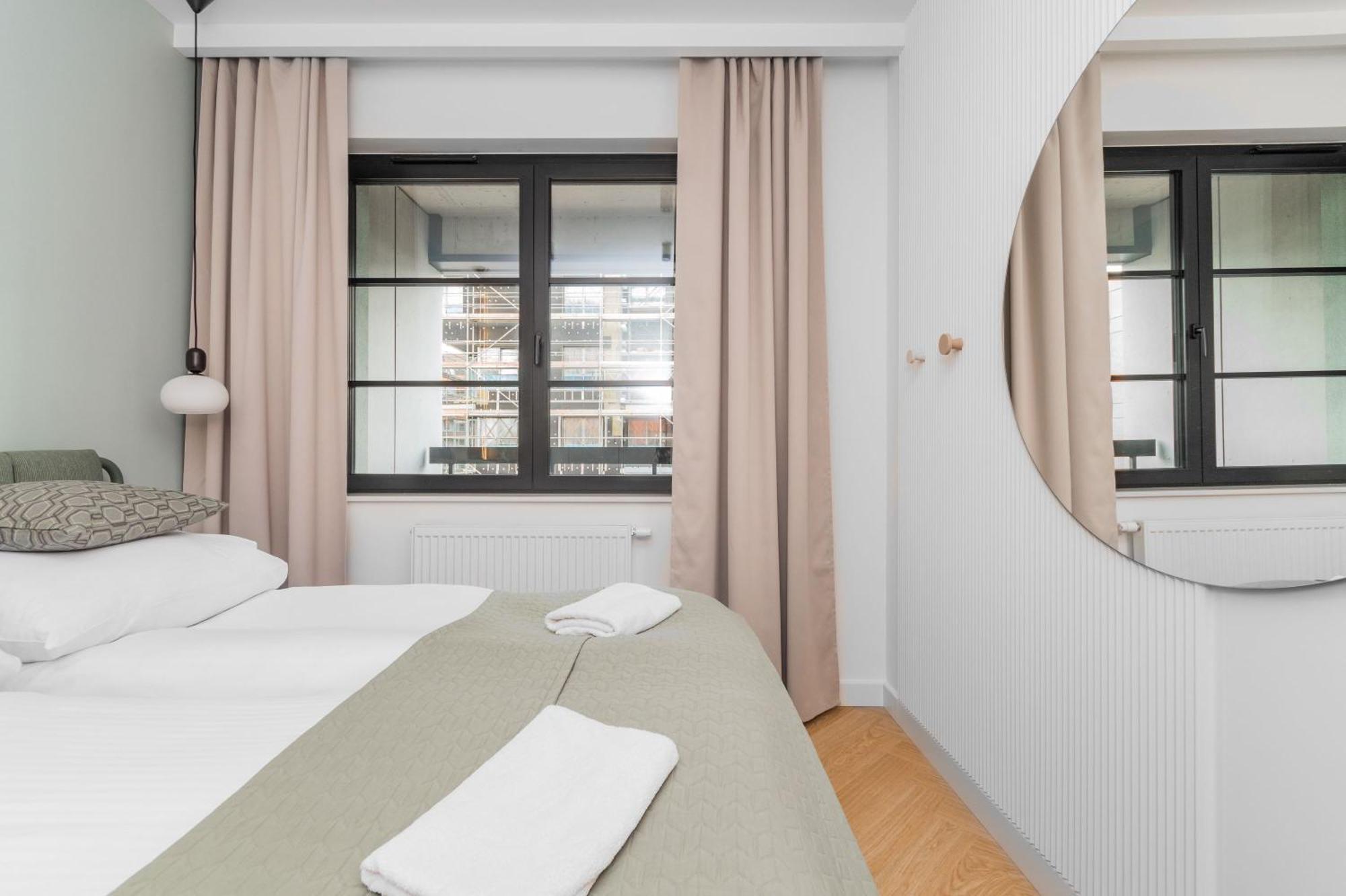 Grand Apartments - Doki Living & Foodhall Гданск Екстериор снимка