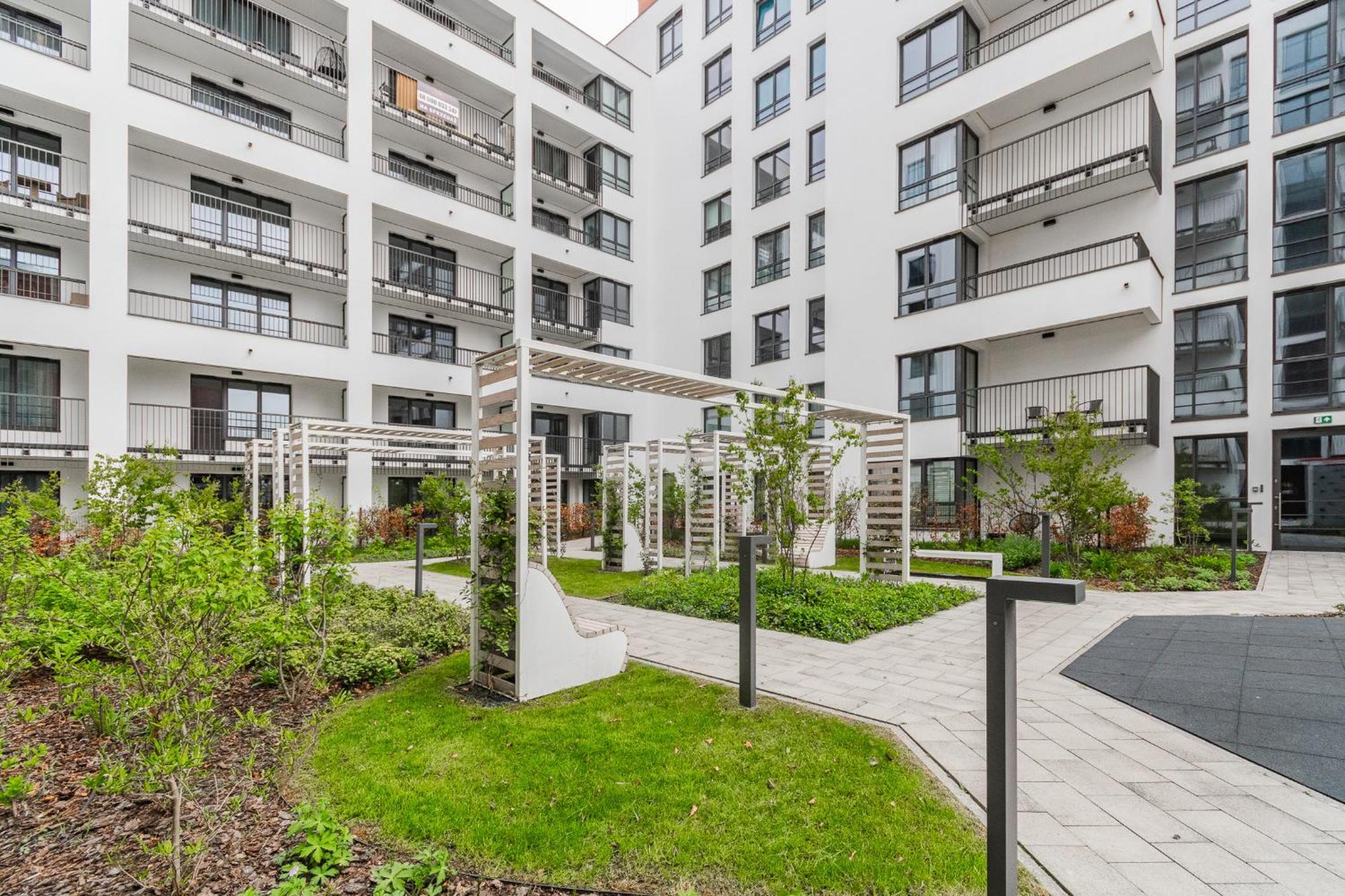 Grand Apartments - Doki Living & Foodhall Гданск Екстериор снимка